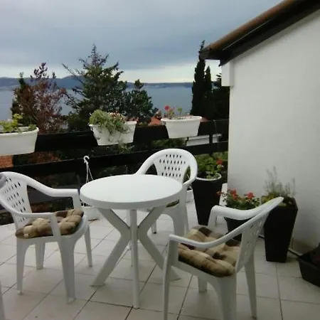 In With Sea View, Terrace, Air Conditioning, Wi-fi Novi Vinodolski